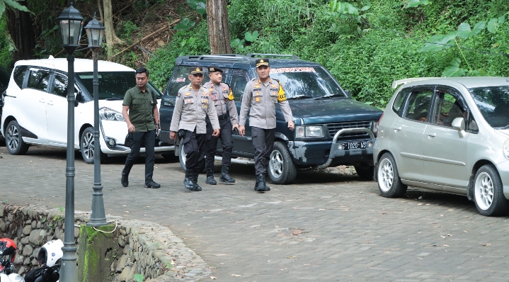 Kapolres Nganjuk Tinjau Wisata Jolotundo, Pastikan Libur Lebaran Aman dan Kondusif