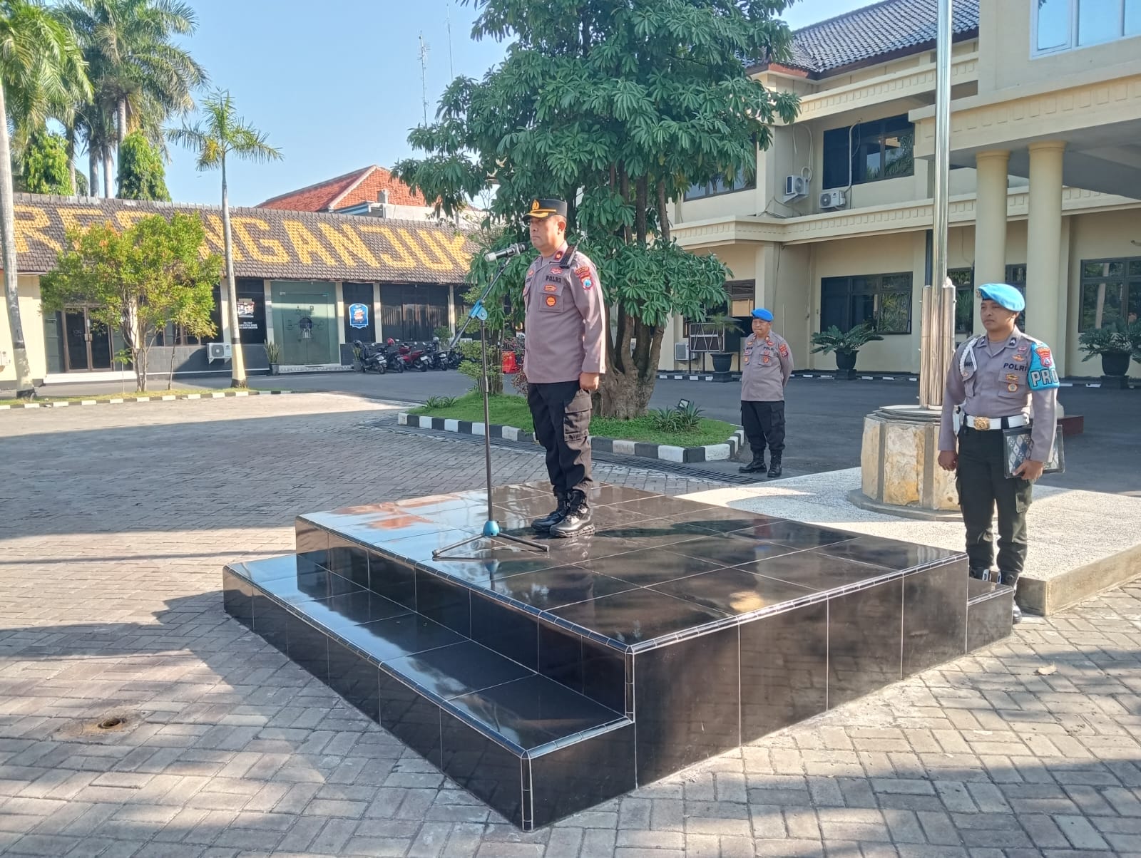 Polres Nganjuk Siagakan 500 Personel Amankan May Day di Makam Marsinah
